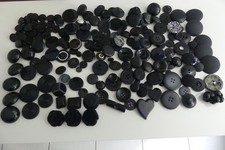 Lot de boutons noirs couture et divers