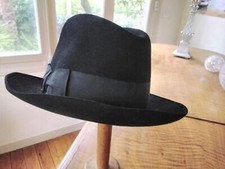 Chapeau homme genre Flechet feutre noir avec initiales LB 54CM