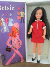 poupée Betsie Bella 1967 55 cm brune yeux bleus avec sa boîte.