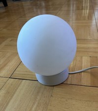 LAMPE  SUR SOCLE PORCELAINE ART DECO AVEC GLOBE