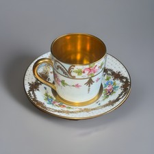 SUPERBE TASSE EN PORCELAINE FINE DÉCOR  SÈVRES DORURE A L’OR 19EME