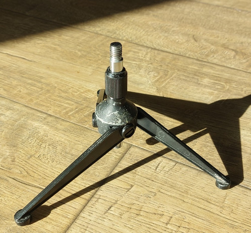 Tripod support table - de,