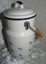 Pot à lait en métal