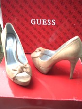 BEAUX  ESCARPINS (37) GUESS (+de 150 euros)