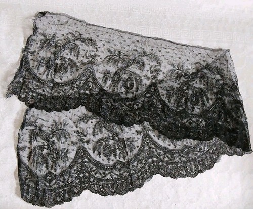 Dentelle ancienne chantilly - dentelle,