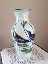 TRES BEAU VASE EN FAIENCE DE GIEN  DECOR OISEAUX / NENUPHARS / SIGNE J.B.