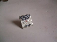 PINS BOISSON ALCOOL  BERGER BLANC