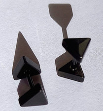 Boucles d'oreilles / Piercings acier inoxydable à vis Triangles noirs 6 x 1.5 mm
