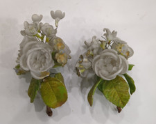 Lot De Fleurs Porcelaine Pour