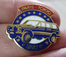BEAU PIN'S VOITURE 4 X 4 PARIS