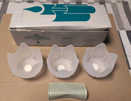 Partylite frosted lotus - frosted,