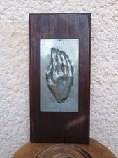 Tableau décoratif contemporain en bois et Main en aluminium signé années 1970