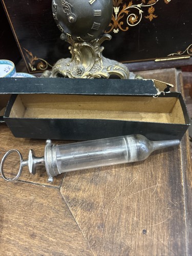 Ancienne tres grosse seringue - ancienne,