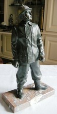 STATUETTE DE POMPIER EN REGULE SUR SOCLE MARBRE
