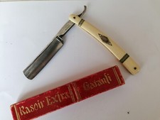 Rasoir à main en ivoirine plus nacré lame forgée 14cms fermée 