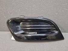 Cache avant droit dans pare