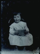 LOT DE 2 PLAQUES PHOTO VERRE 12 x 9 CM , NEGATIF , ENFANT ASSIS