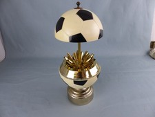 Ancien distributeur à cigarettes musical , ballon de football , fonctionnel