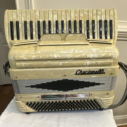 accordeon crucianelli piano
