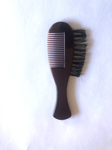 Peigne brosse moustache - brosse,