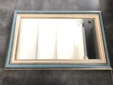 Miroir ancien encadré bleu et