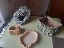 Pack cachettes pour terrarium + une bassine