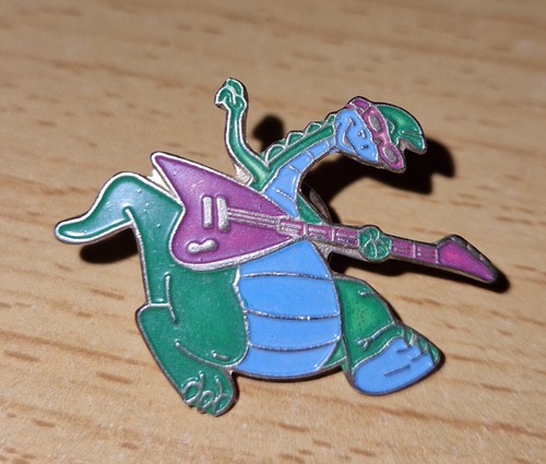 Pin denver guitare dinosaure - guitare,