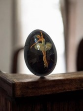 Ancien œuf peint à la main