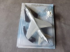 AVION EN MÉTAL 1/100e  Dans