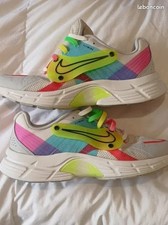BASKETS NIKE ALPHINA 5000. POINTURE 39