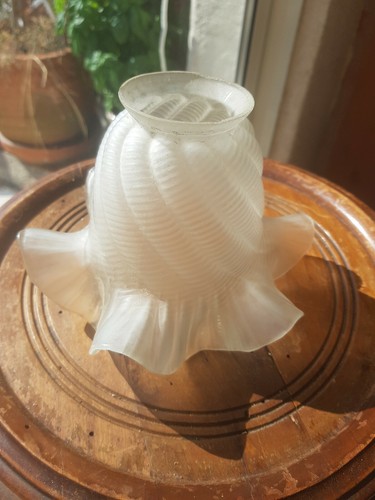 Ancien abat jour tulipe - , en