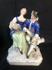 Figurine En Porcelaine Antique