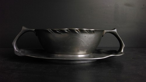 Jolie saucière étain art - jolie,