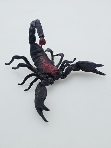 Figurine scorpion jouet