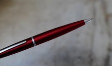TRES BEAU STYLO BILLE CROSS EN
