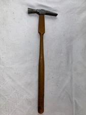 B07-Marteau de tapissier