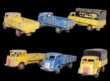 3 EPAVES DINKY-TOYS - CAMIONS