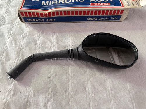 Retroviseur droit yamaha 125 - -,
