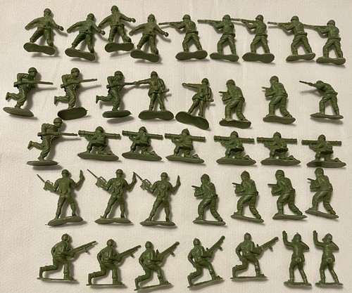 Vintage army men - men, plastic