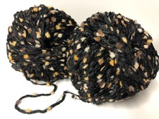 lot de 10 pelotes de laine velours fantaisie pompon noir et tons  beige /FRANCE