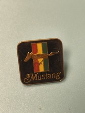 Vintage pin's Ford Mustang