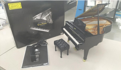 Grand piano miniature noir