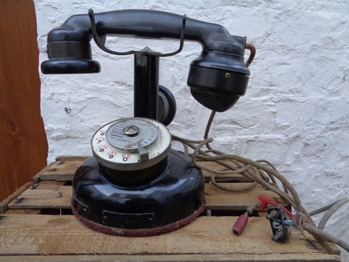 Ancien telephone colonne a - a,