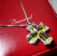 Collier pendentif croix d'Eden