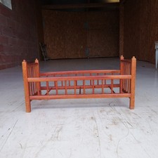 Ancien Lit de Poupée en Bois