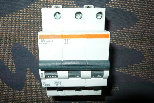 Disjoncteur triphase 10a - disjoncteur,