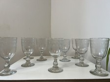 Ensemble de 9 anciens verres à pied bistrot décor frise XIX