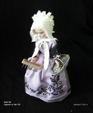 Poupée Souvenir D'autrefois,Marque:Philippe ''La Vendeuse D'huitres''