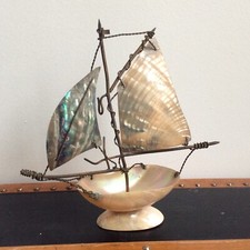 Ancien Bateau Porte Montre en Nacre Souvenir de Bayonne 1900