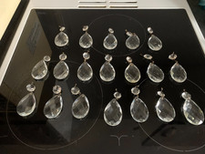 Lot 19  Anciennes Pampilles lustre en Verre ou Cristal goutte 5 x 3,2 cm